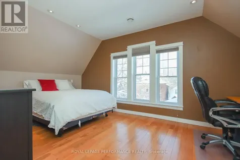 736 Cooper Street East Ottawa ON K1R 5J6