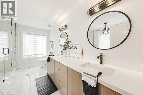 15 Kellogg Avenue Hamilton ON L0R 1W0