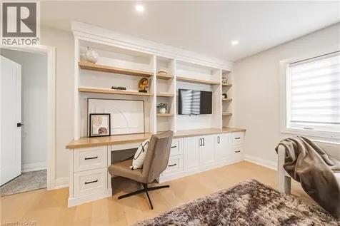 10 Kellogg Avenue Hamilton ON L0R 1W0