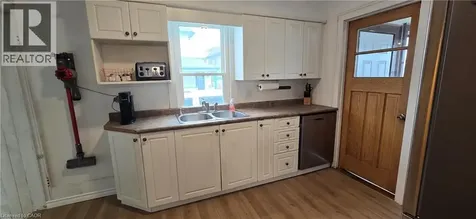 73 Talbot Street South Simcoe ON N3Y 2Z4