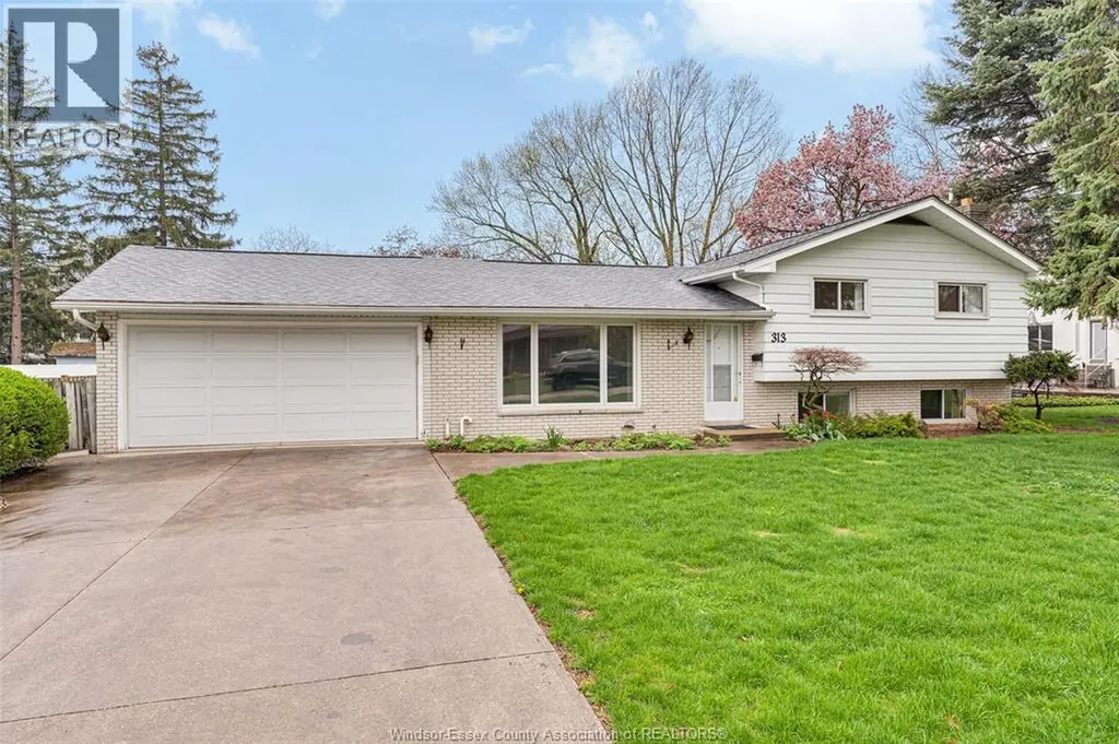 313 Barry Avenue Tecumseh ON N8N 2G2