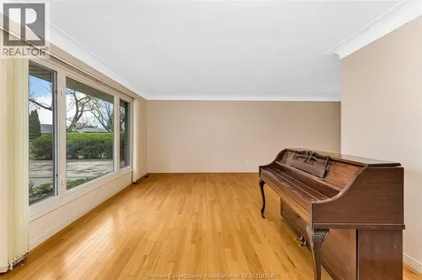 313 Barry Avenue Tecumseh ON N8N 2G2