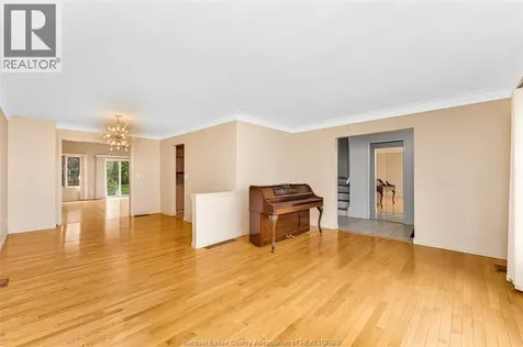 313 Barry Avenue Tecumseh ON N8N 2G2
