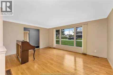 313 Barry Avenue Tecumseh ON N8N 2G2