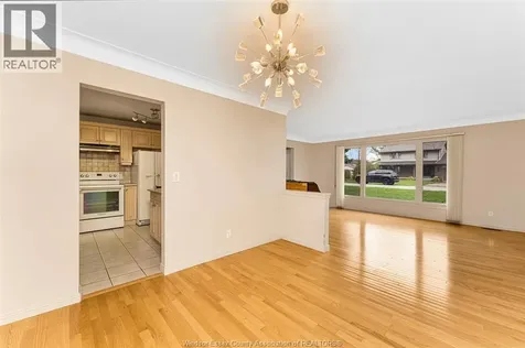 313 Barry Avenue Tecumseh ON N8N 2G2
