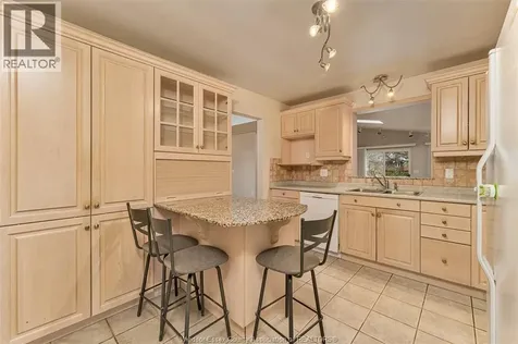 313 Barry Avenue Tecumseh ON N8N 2G2
