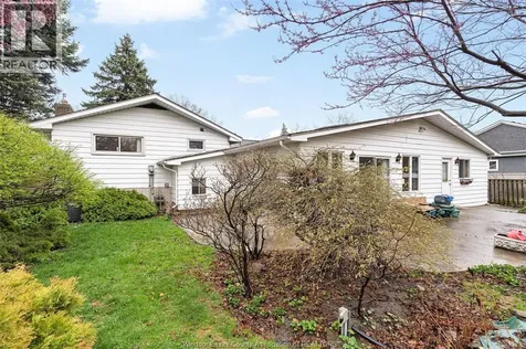 313 Barry Avenue Tecumseh ON N8N 2G2