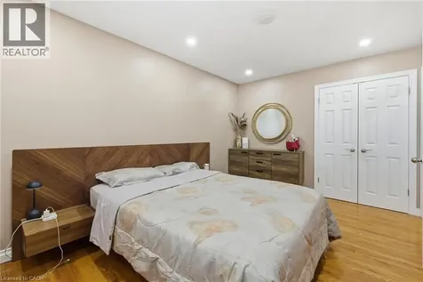364 Roselawn Place Waterloo ON N2L 5P1