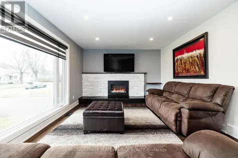 36 Largo Crescent Ottawa ON K2G 3C7