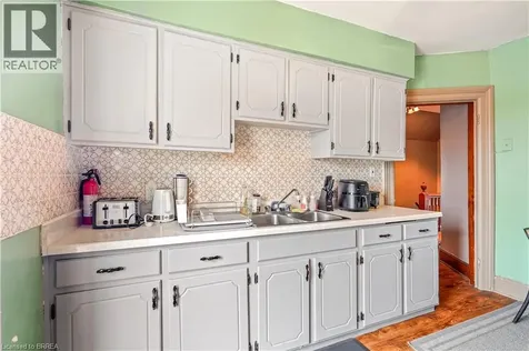 10 Henrietta Street Brantford ON N3T 3Y9