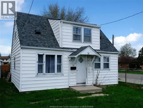 31 Maidstone Avenue East Essex ON N8M 2J3