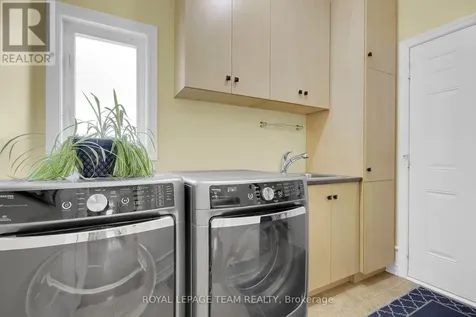 214 Davy Street Ottawa ON K2M 0H6