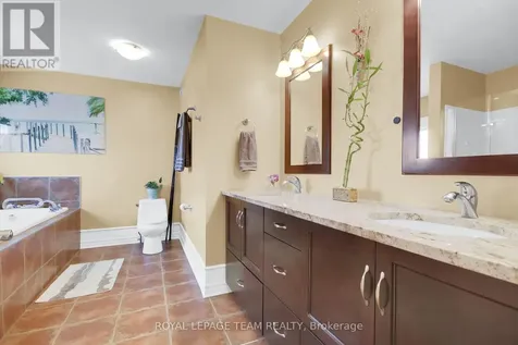 214 Davy Street Ottawa ON K2M 0H6