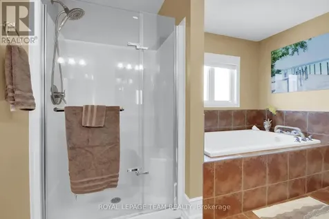 214 Davy Street Ottawa ON K2M 0H6