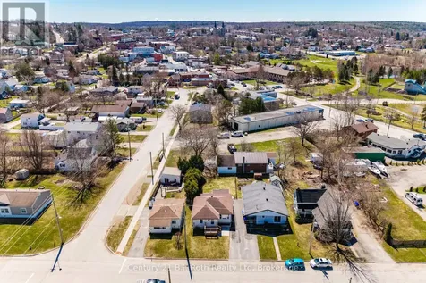 14 Wolfe Street Penetanguishene ON L9M 1B9
