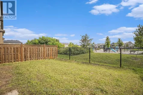 628 Monardia Way Ottawa ON K4A 1C8