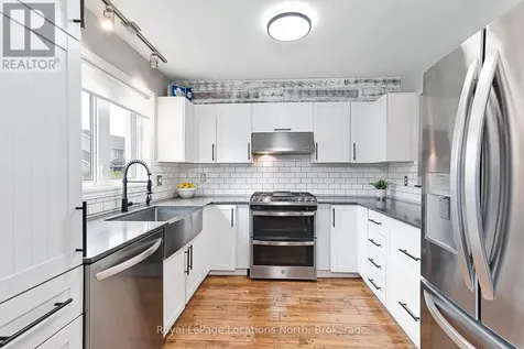 51 Lighthouse Lane West Collingwood ON L9Y 5C8