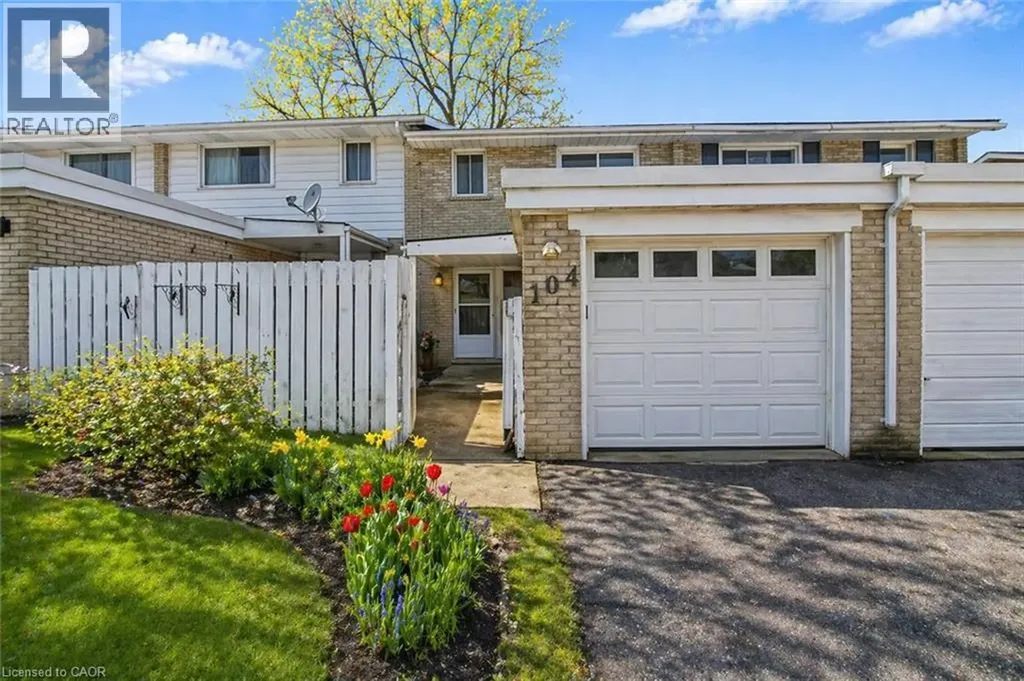 104 Ralgreen Crescent Kitchener ON N2M 1T9