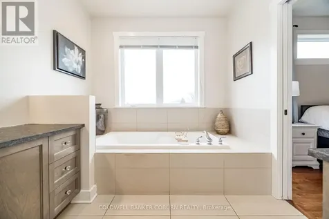 270 West Lake Circle Ottawa ON K0A 1L0