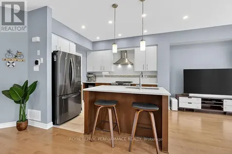 790 Cairn Cres Crescent East Ottawa ON K1W 0P7