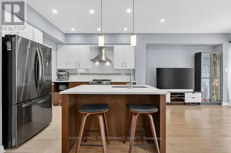 790 Cairn Cres Crescent East Ottawa ON K1W 0P7