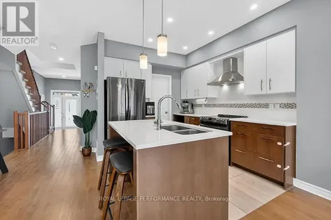790 Cairn Cres Crescent East Ottawa ON K1W 0P7