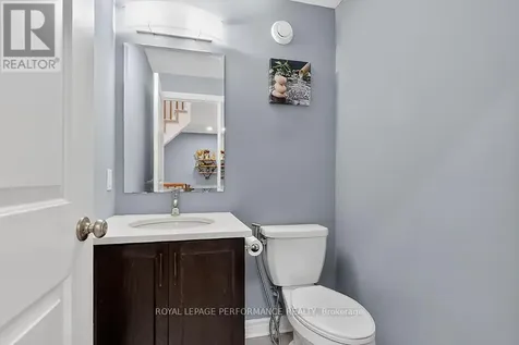 790 Cairn Cres Crescent East Ottawa ON K1W 0P7