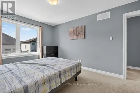 790 Cairn Cres Crescent East Ottawa ON K1W 0P7