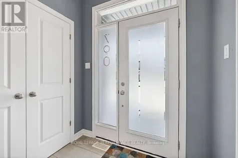 790 Cairn Cres Crescent East Ottawa ON K1W 0P7