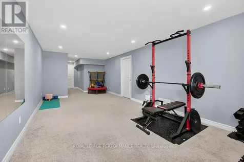 790 Cairn Cres Crescent East Ottawa ON K1W 0P7