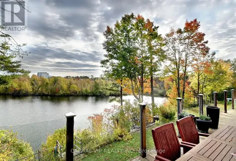 4 Wellsmere Court East Ottawa ON K2E 8C2