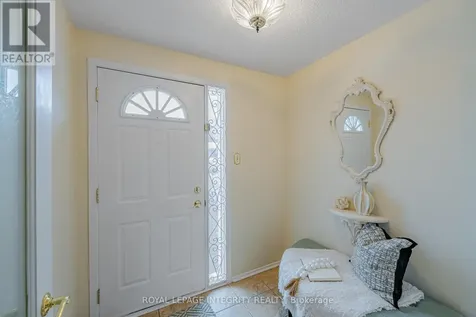 664 Glenhurst Crescent Ottawa ON K1J 7B7