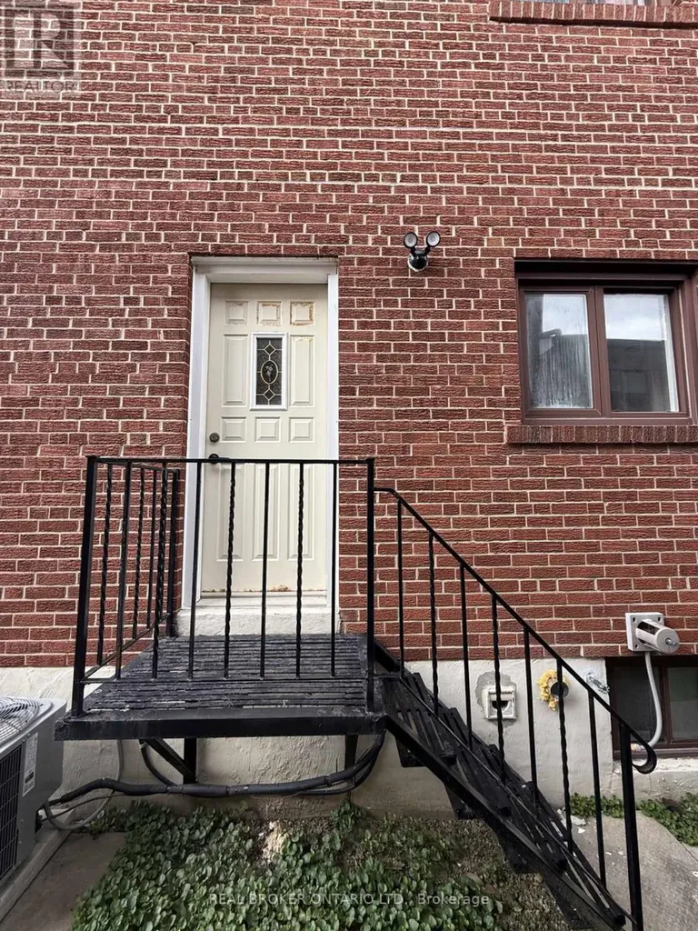 214 Fairglen Avenue Toronto (l'amoreaux) ON M1W 1B1