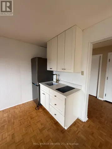 214 Fairglen Avenue Toronto (l'amoreaux) ON M1W 1B1