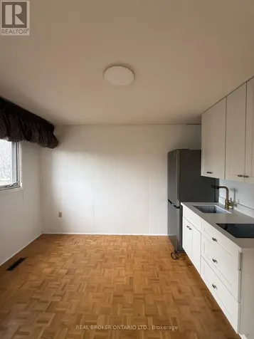 214 Fairglen Avenue Toronto (l'amoreaux) ON M1W 1B1