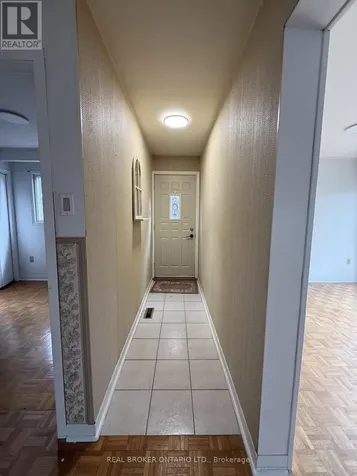 214 Fairglen Avenue Toronto (l'amoreaux) ON M1W 1B1