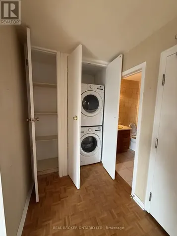 214 Fairglen Avenue Toronto (l'amoreaux) ON M1W 1B1