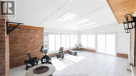 4585 Howard Avenue Windsor ON N9G 1P6