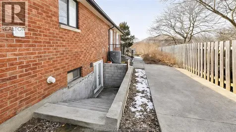 4585 Howard Avenue Windsor ON N9G 1P6