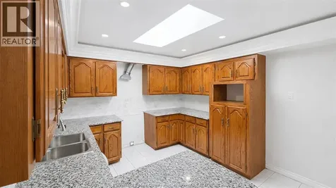 4585 Howard Avenue Windsor ON N9G 1P6