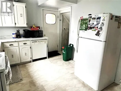 13 Sixth Avenue Levack ON P0M 2C0