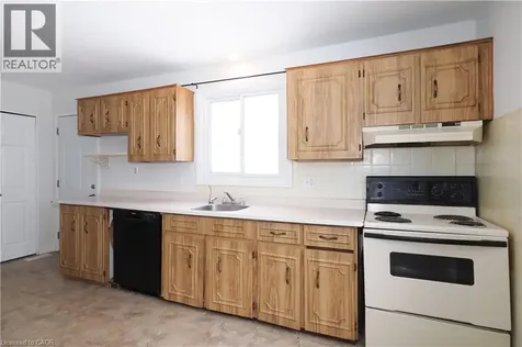 10 Balfour Crescent Kitchener ON N2C 1Z5