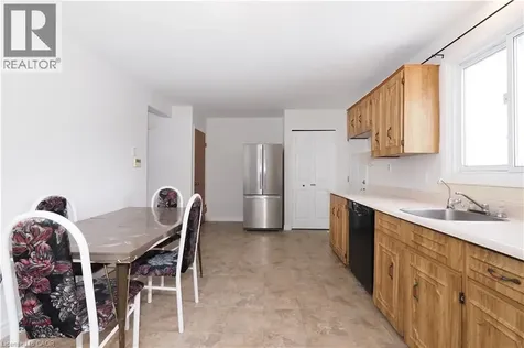 10 Balfour Crescent Kitchener ON N2C 1Z5