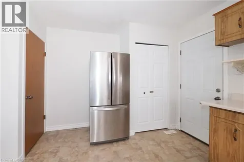 10 Balfour Crescent Kitchener ON N2C 1Z5