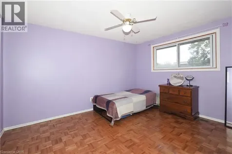 10 Balfour Crescent Kitchener ON N2C 1Z5