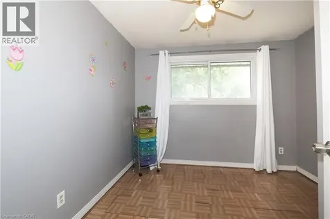 10 Balfour Crescent Kitchener ON N2C 1Z5