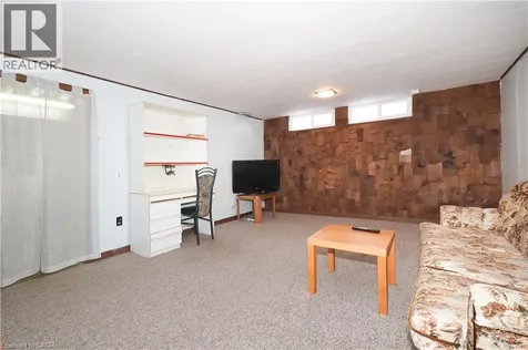 10 Balfour Crescent Kitchener ON N2C 1Z5