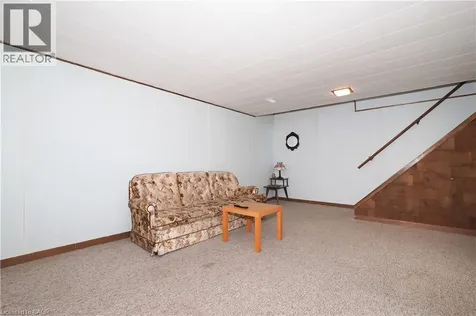 10 Balfour Crescent Kitchener ON N2C 1Z5