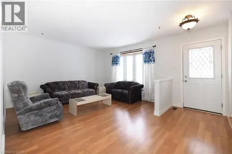 10 Balfour Crescent Kitchener ON N2C 1Z5