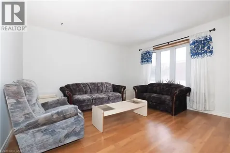 10 Balfour Crescent Kitchener ON N2C 1Z5